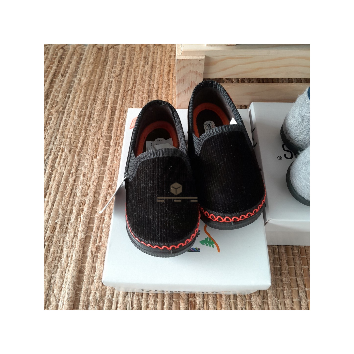 CHAUSSURE en boite - FOAMTREADS  - 16 paires