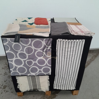 LINGE DE MAISON VRAC - 220 pièces LINGE DE MAISON VRAC - 220 pièces