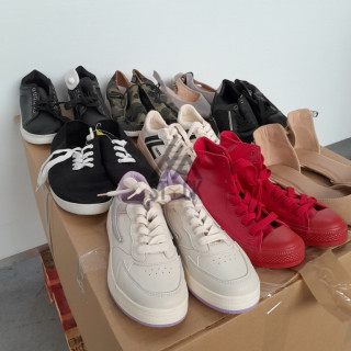 CHAUSSURES -  60 paires
