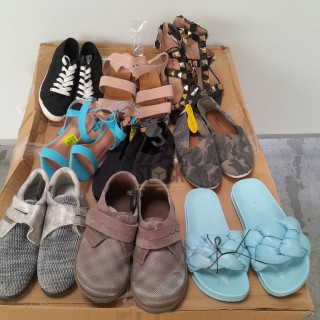 CHAUSSURES -  65 paires