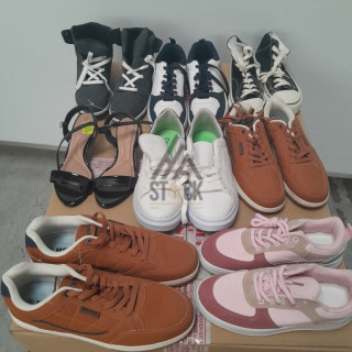 CHAUSSURES -  50 paires