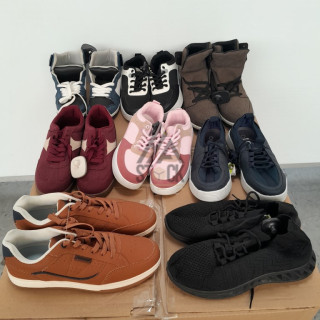 CHAUSSURES - 50 paires CHAUSSURES - 50 paires