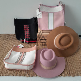 Sac/chapeau - JEN&CO  - 26 pièces Sac/chapeau - JEN&CO  - 26 pièces