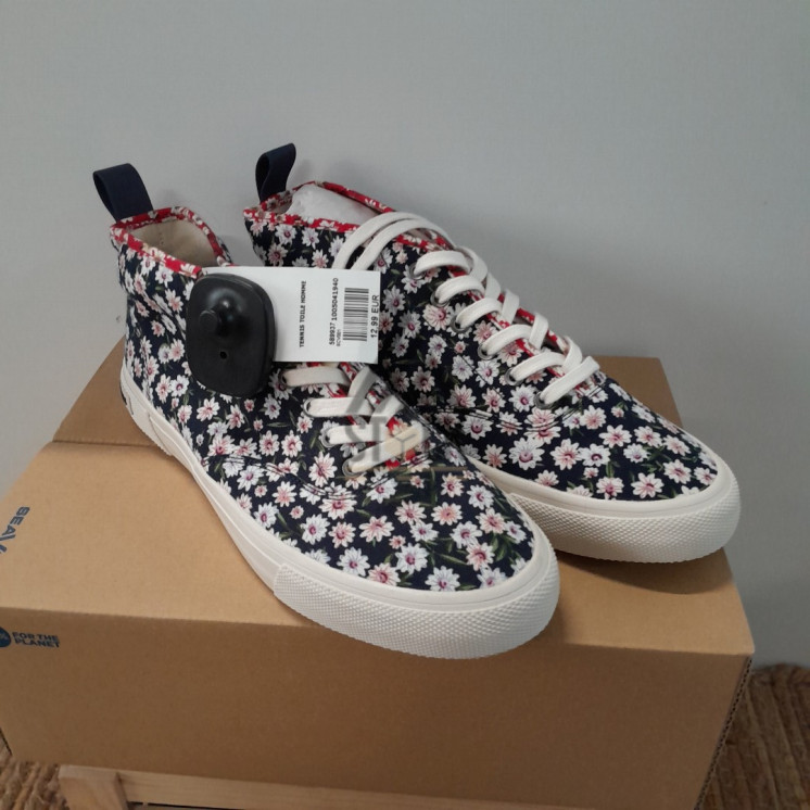 CHAUSSURE en boite SEAVEES - 12 paires