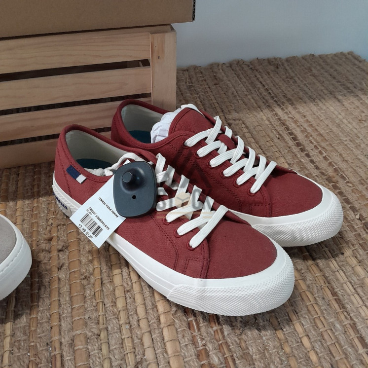 CHAUSSURE en boite SEAVEES - 12 paires