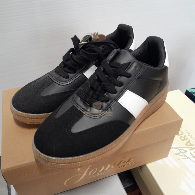 CHAUSSURE en boite  - 20 paires