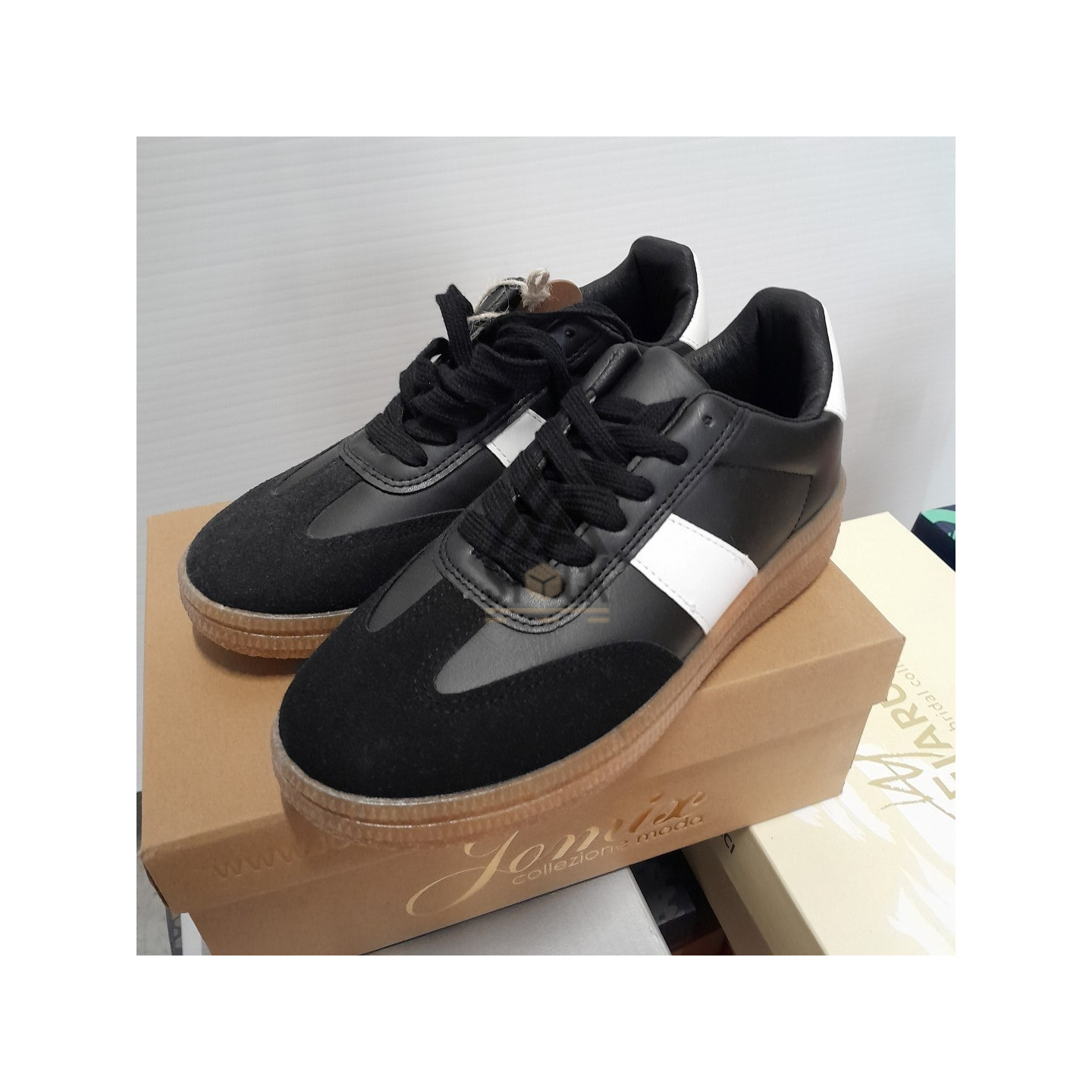 CHAUSSURE en boite  - 20 paires