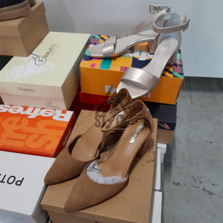 CHAUSSURE en boite  - 20 paires