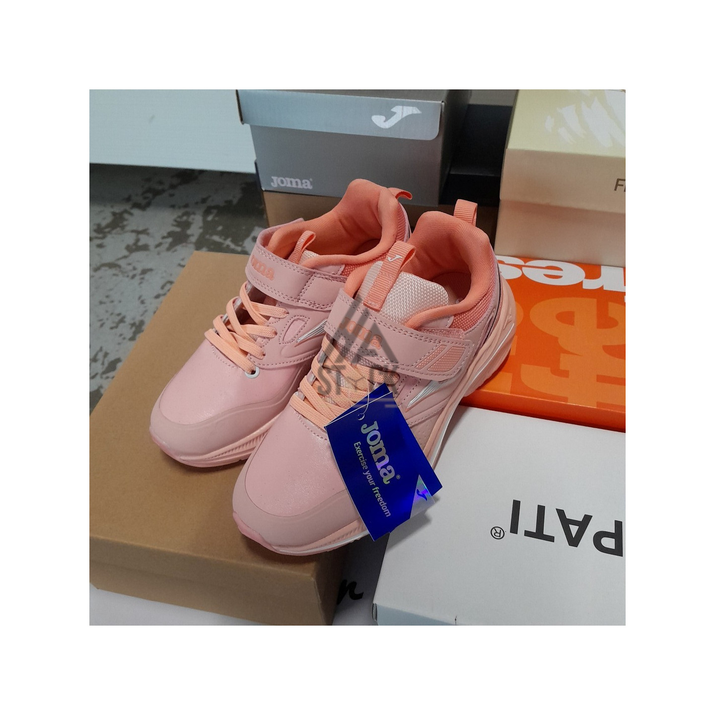 CHAUSSURE en boite  - 20 paires