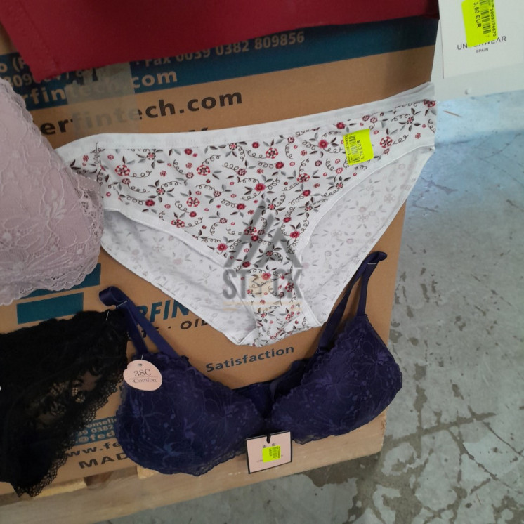 SOUS VETEMENTS FEMME - 210 pièces