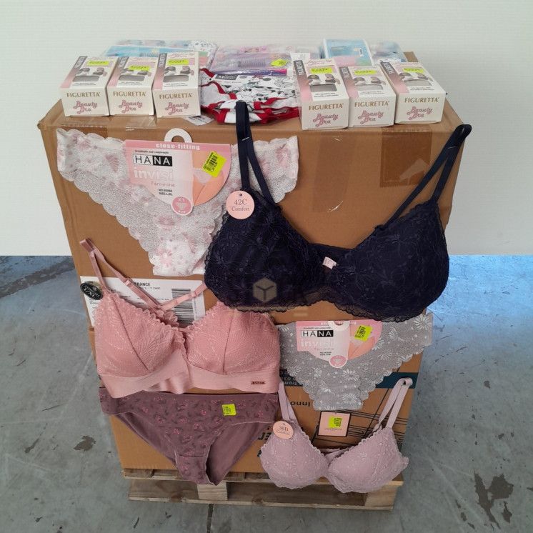 SOUS VETEMENTS FEMME - 210 pièces