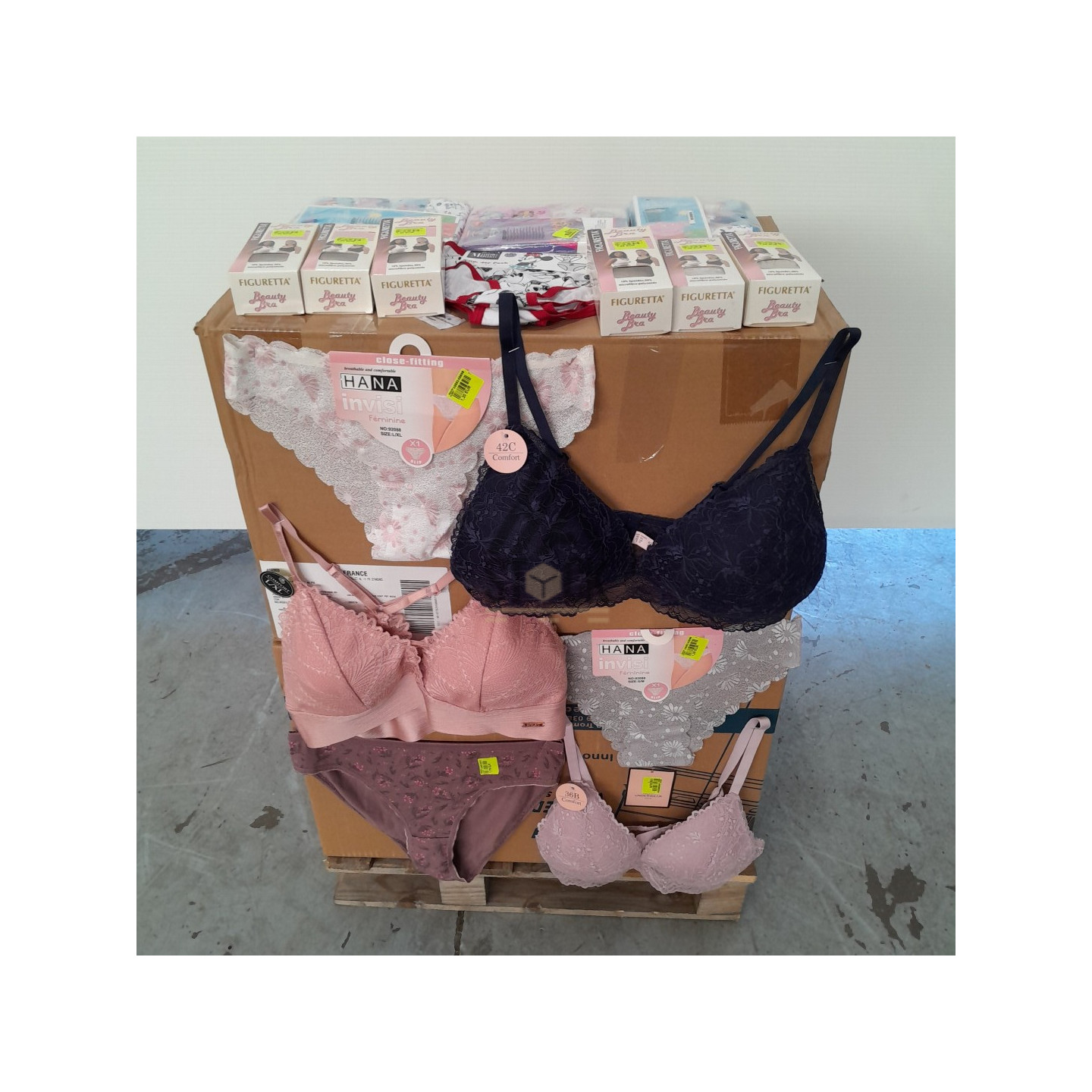 SOUS VETEMENTS FEMME - 210 pièces