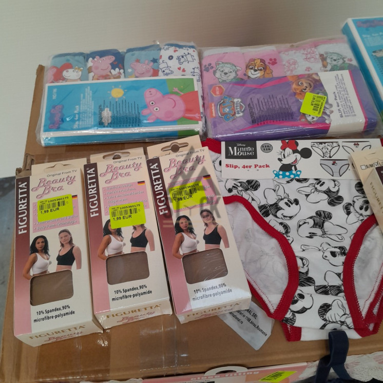 SOUS VETEMENTS FEMME - 210 pièces