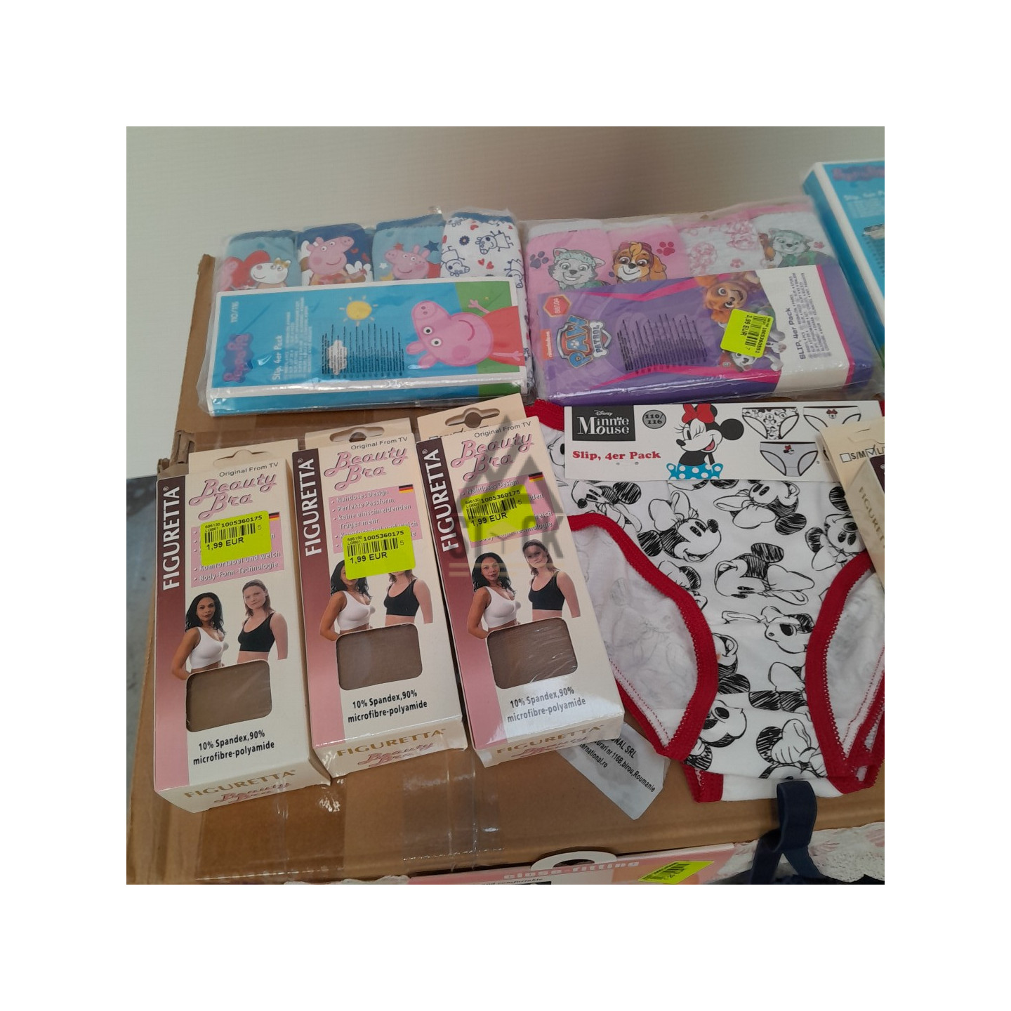 SOUS VETEMENTS FEMME - 210 pièces