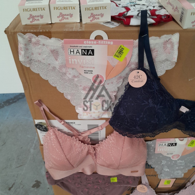 SOUS VETEMENTS FEMME - 210 pièces