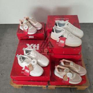 CHAUSSURE en boite - XTI  - 14 paires