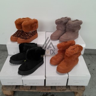 BOOTS fourrure en boite - 12 paires