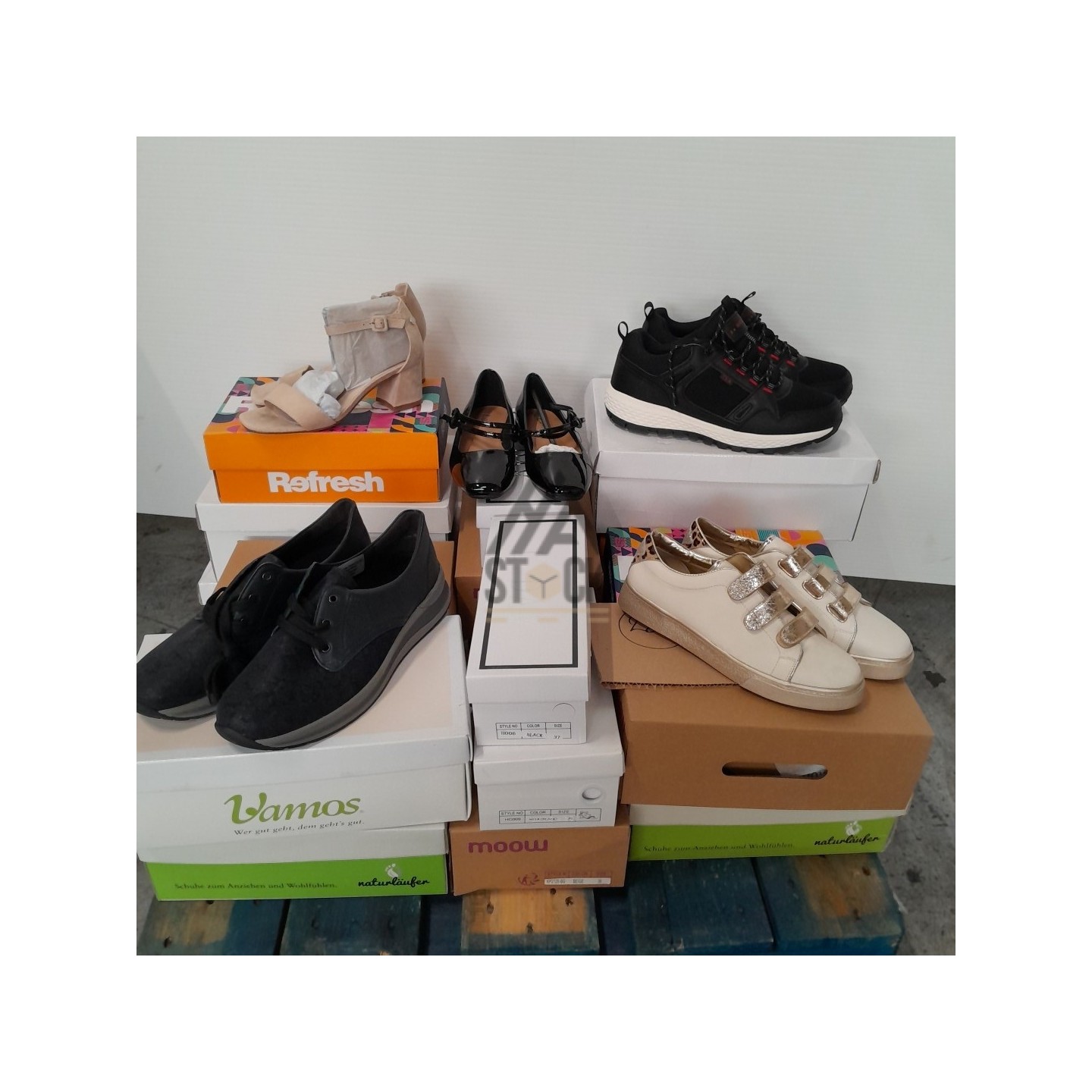 CHAUSSURE en boite  - 20 paires