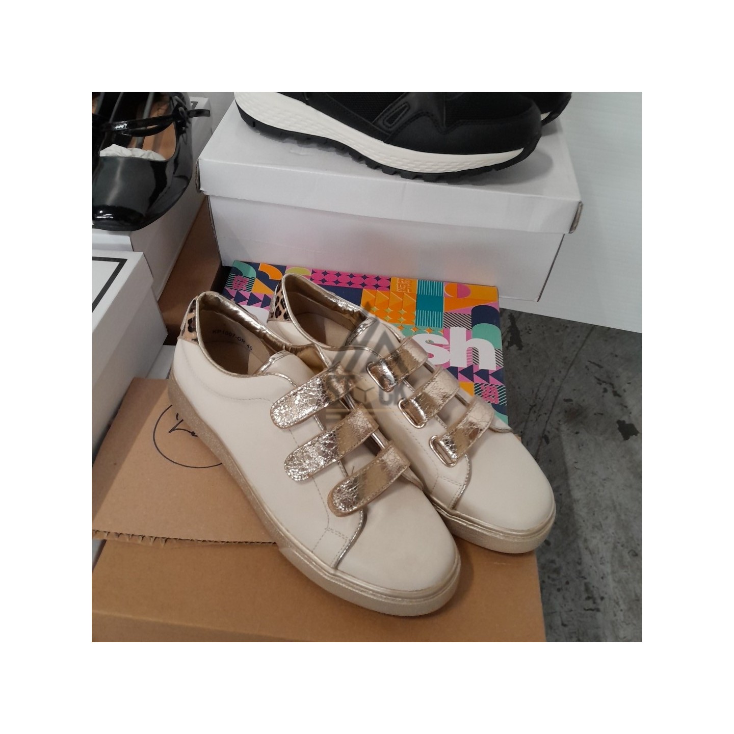 CHAUSSURE en boite  - 20 paires