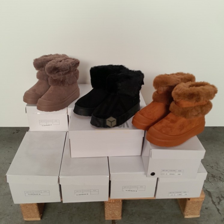 BOOTS fourrure en boite - 13 paires