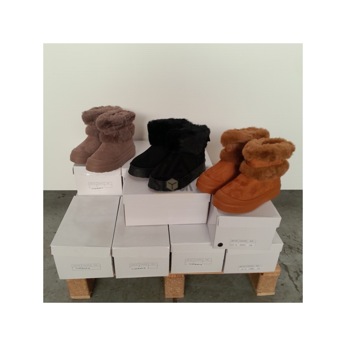 BOOTS fourrure en boite - 13 paires