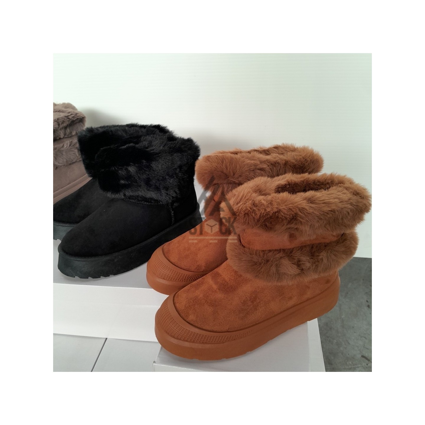 BOOTS fourrure en boite - 13 paires