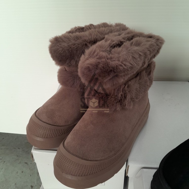 BOOTS fourrure en boite - 13 paires