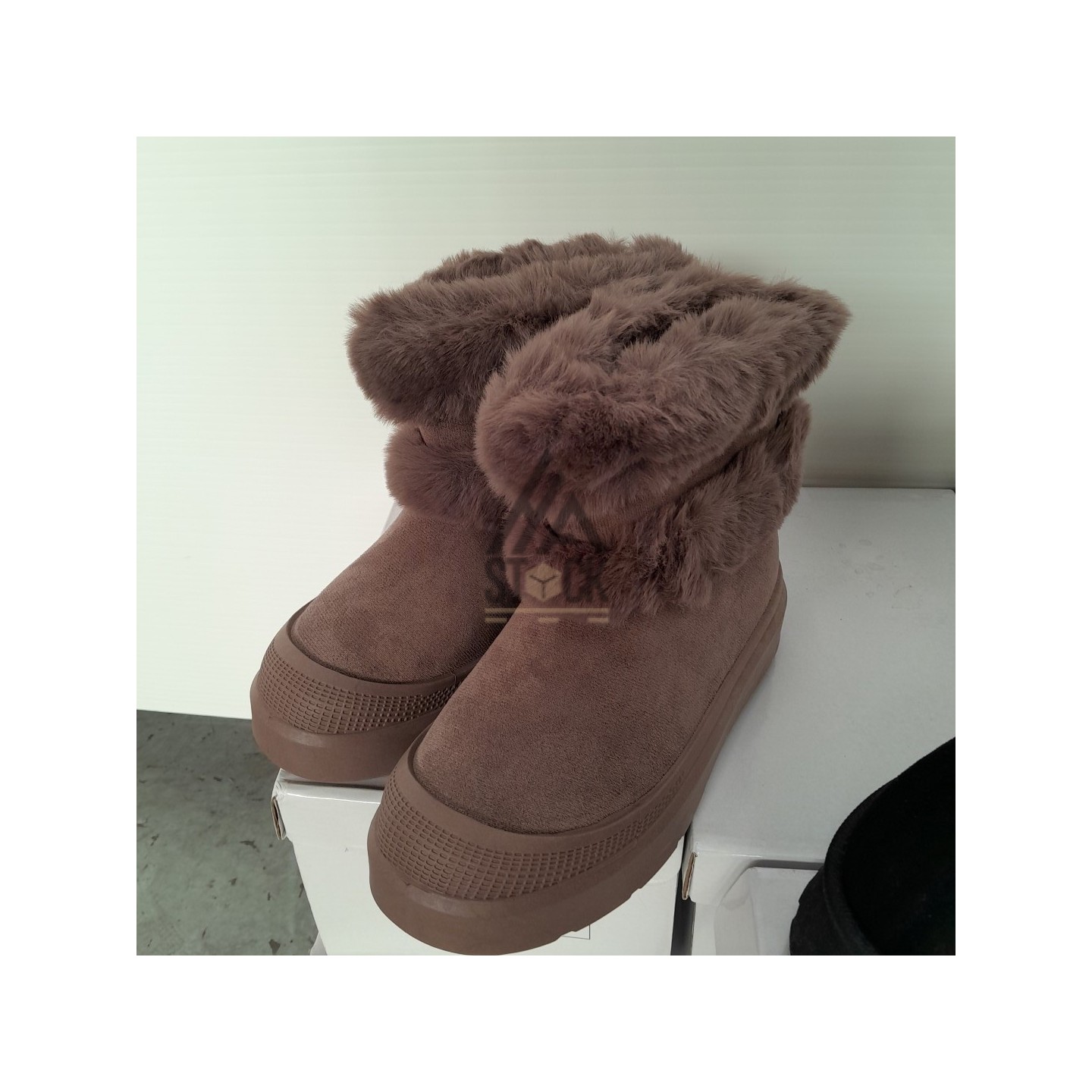 BOOTS fourrure en boite - 13 paires