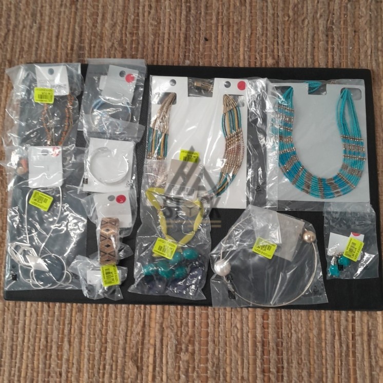 BIJOUX - 300 pièces