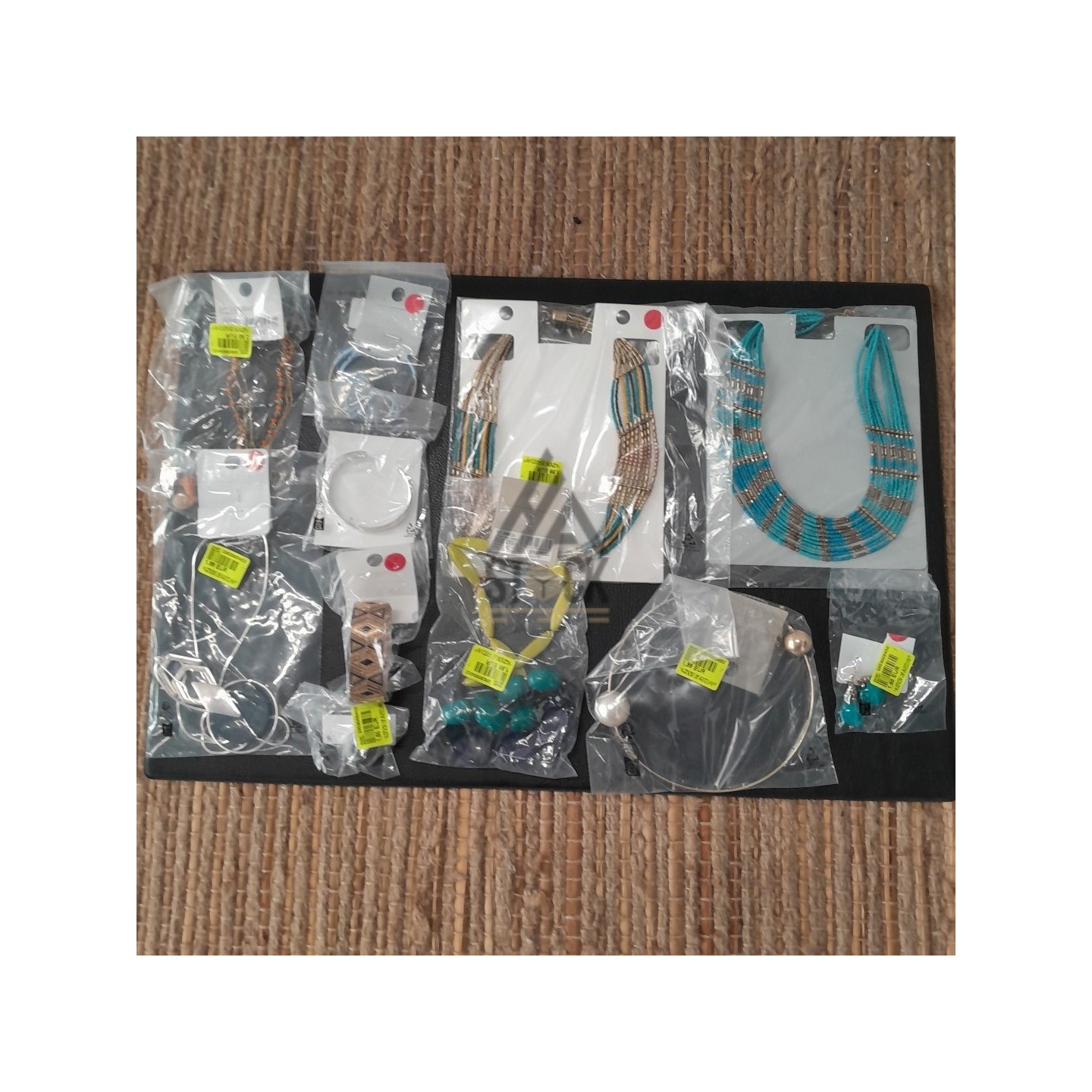 BIJOUX - 300 pièces