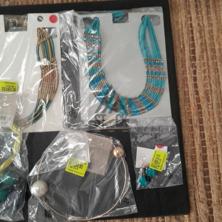 BIJOUX - 300 pièces