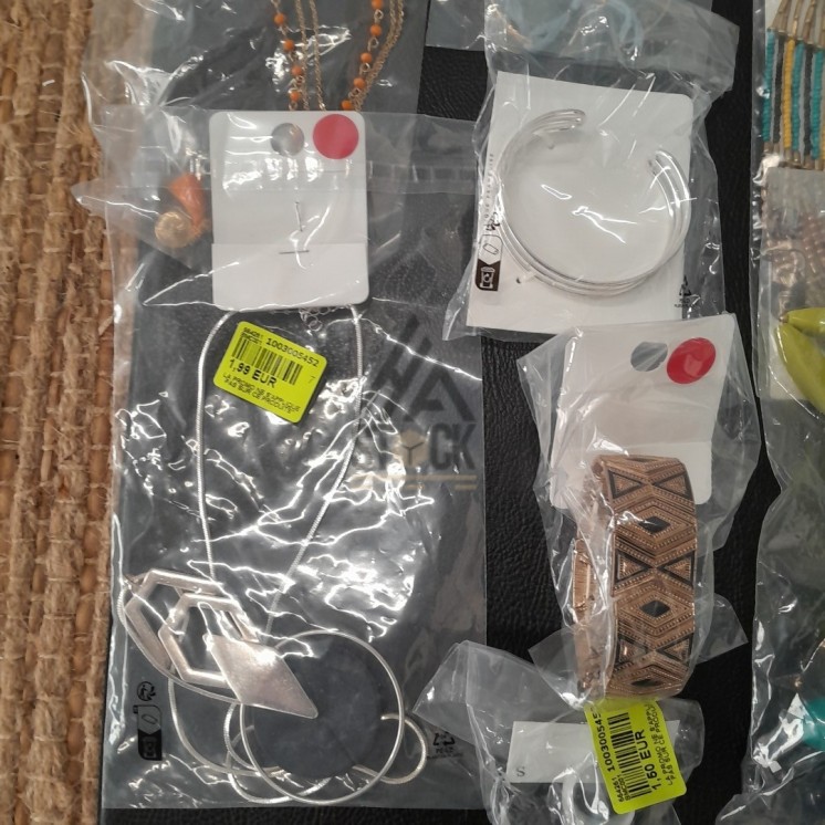 BIJOUX - 300 pièces