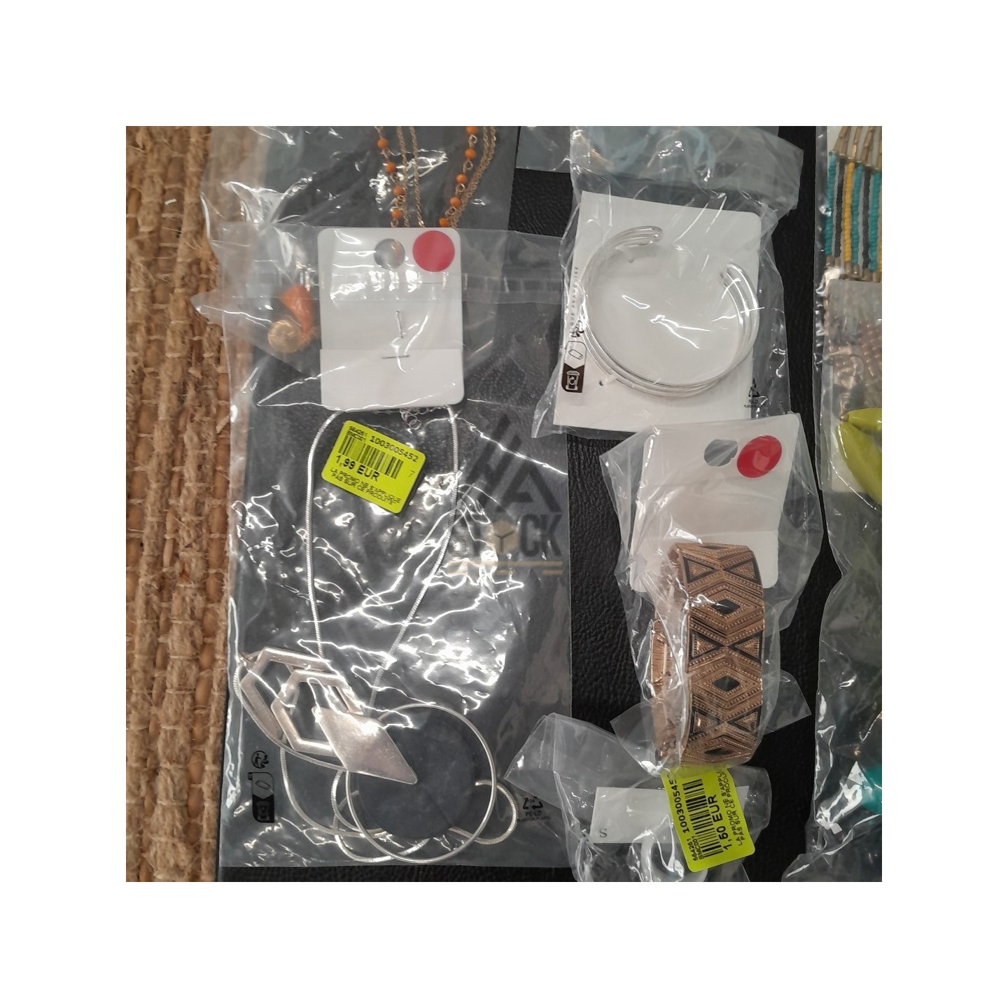 BIJOUX - 300 pièces