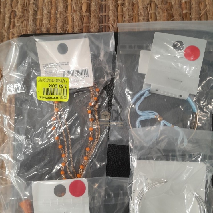 BIJOUX - 300 pièces