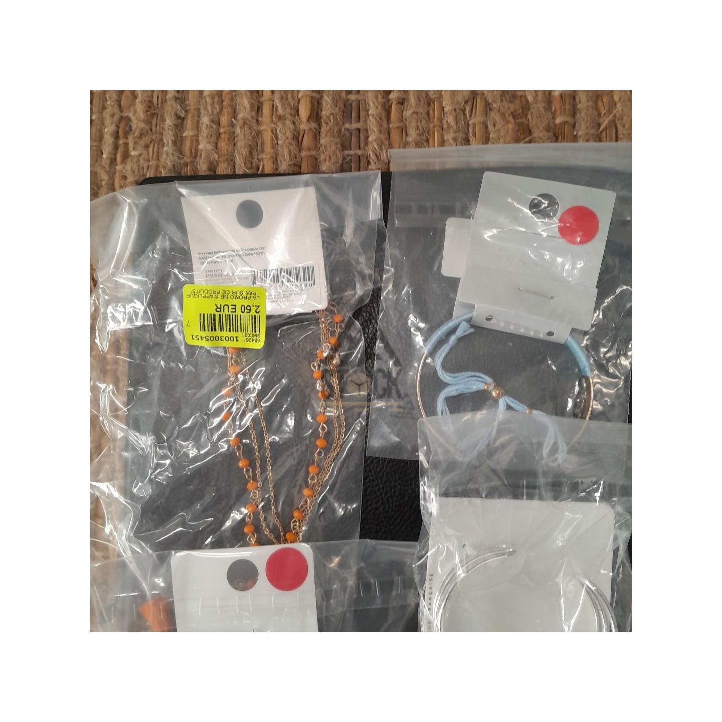 BIJOUX - 300 pièces