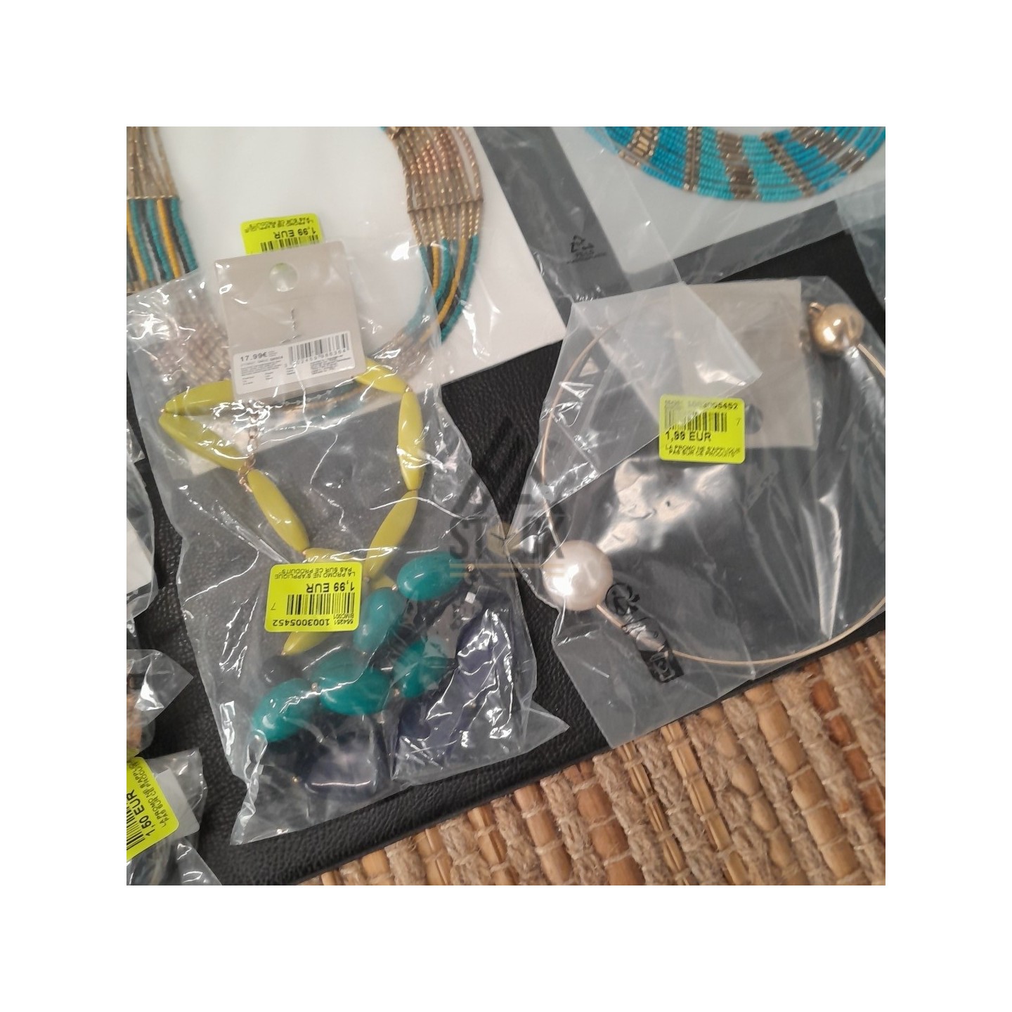 BIJOUX - 300 pièces