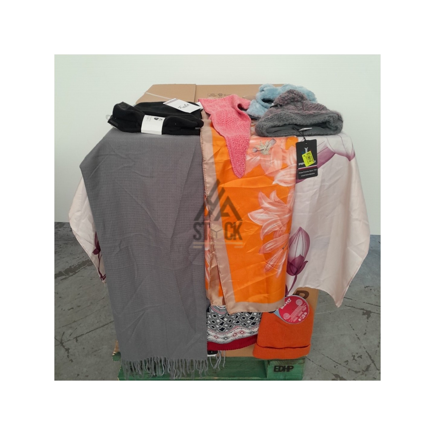 Article d'HIVER de marque - 100 pièces