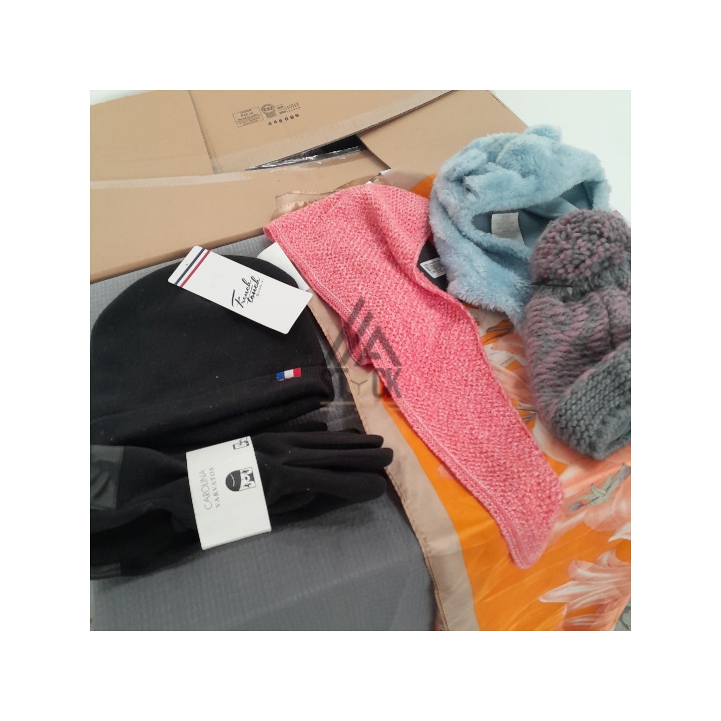 Article d'HIVER de marque - 100 pièces