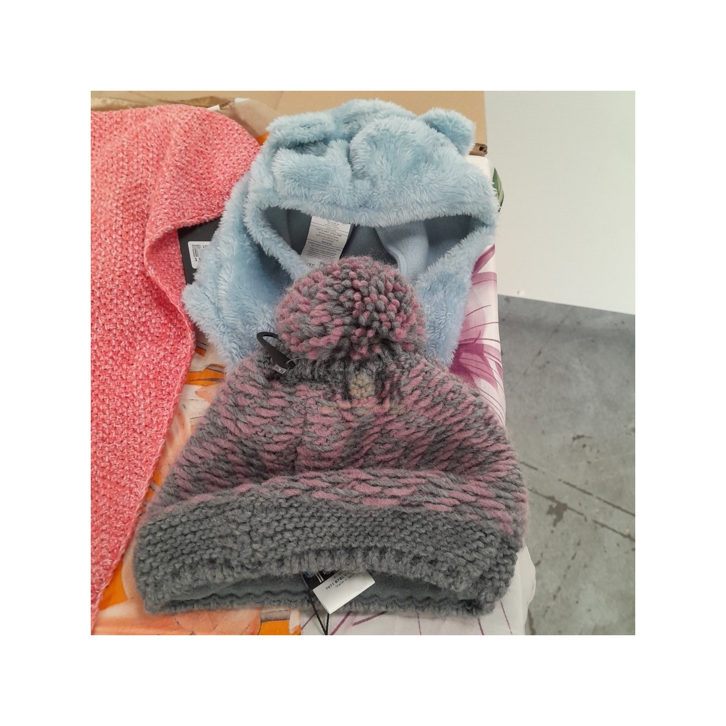 Article d'HIVER de marque - 100 pièces