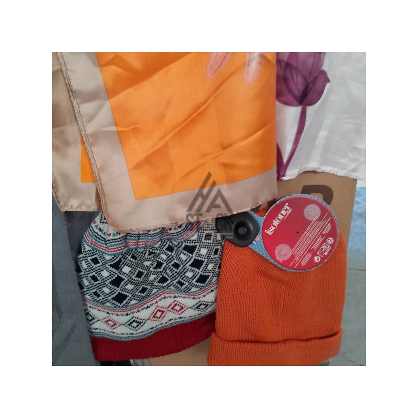 Article d'HIVER de marque - 100 pièces