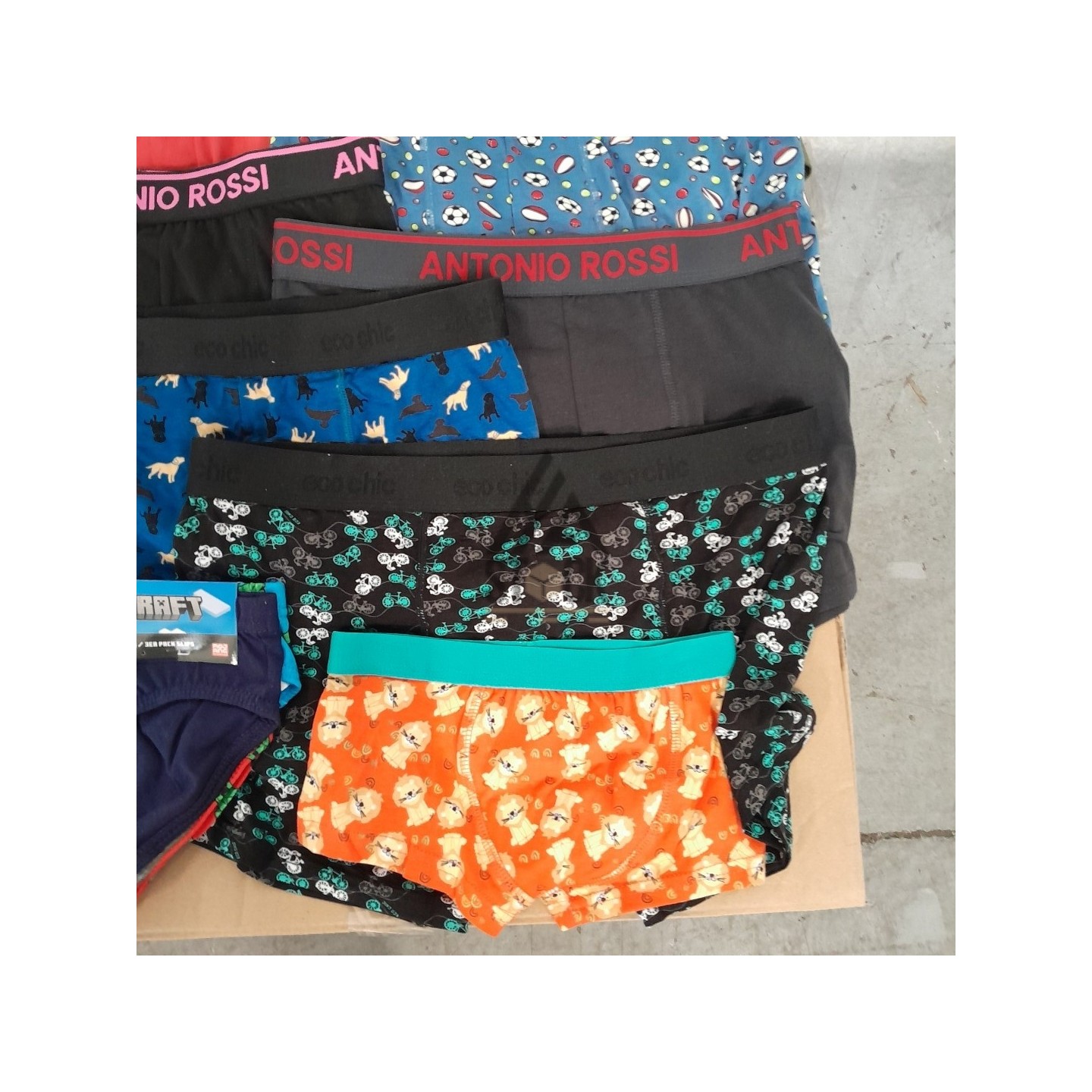 SOUS VETEMENTS HOMME - 150 pièces