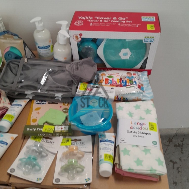 PUÉRICULTURE - 170 pièces