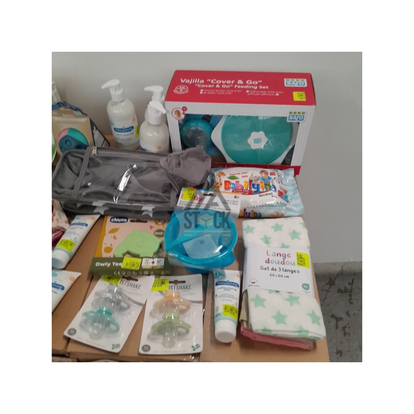 PUÉRICULTURE - 170 pièces