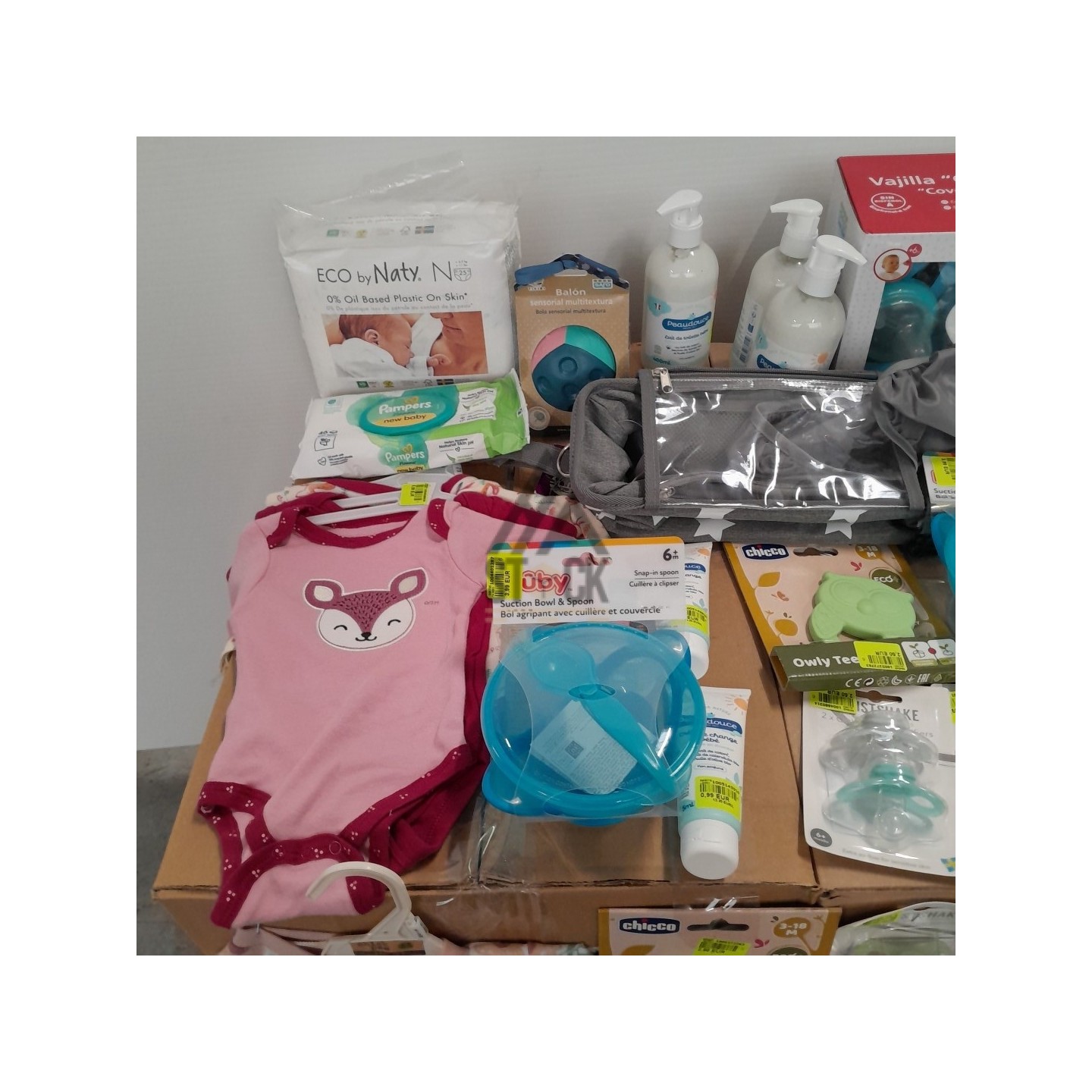 PUÉRICULTURE - 170 pièces