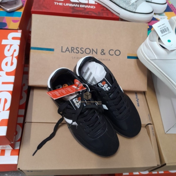 CHAUSSURE en boite  - 20 paires