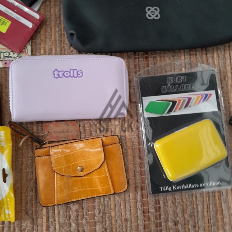 Portefeuilles, porte-monnaie, sacoche - 90 pièces