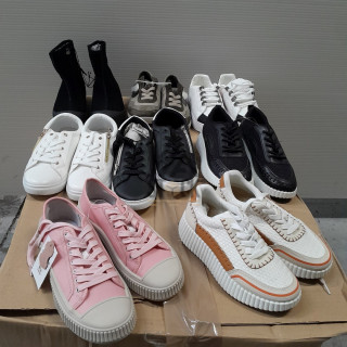 CHAUSSURES -  110 paires