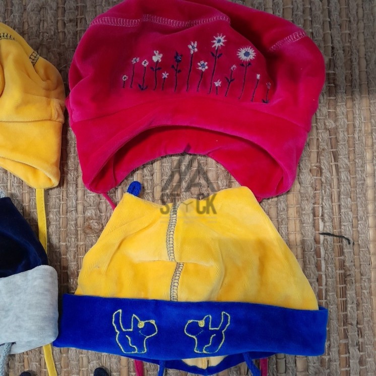 Bonnet enfant  -  70 pièces