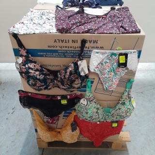 SOUS VETEMENTS FEMME - 210 pièces