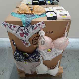 SOUS VETEMENTS FEMME - 210 pièces